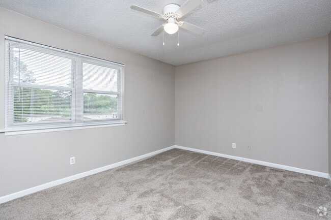 2BR, 1BA - 912SF - Primary Bedroom