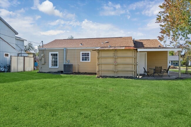 Photo - 1900 Oregon St