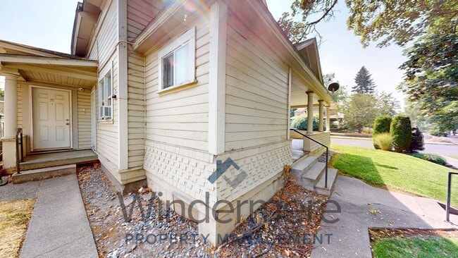 Photo - 114 N Touchet St Unit #4