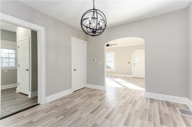 Photo - 1665 Beecher St SW