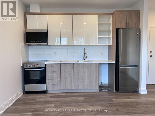 Photo - 409 College St