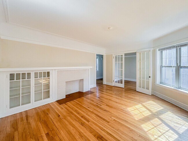 Photo - 3821 N Lawndale Ave Unit 1