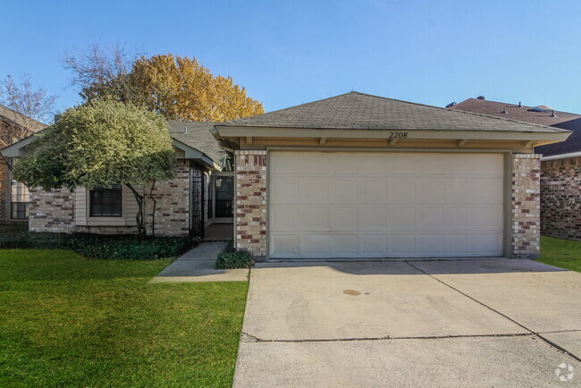Building Photo - 2208 Gladstone Dr Rental