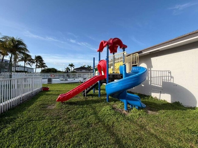 Photo - 8185 NW 7th St Unidad 517