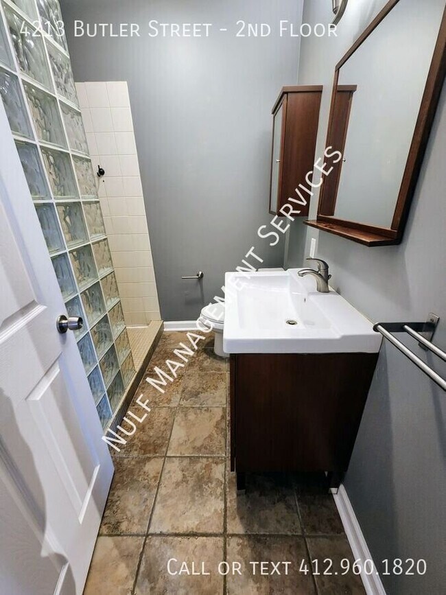 4213 Butler St Unidad 2nd Floor