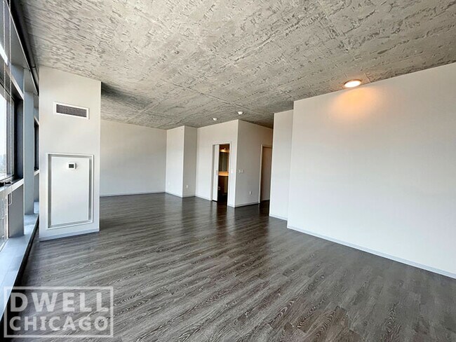 Photo - 719 S Clark St