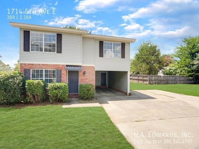 Building Photo - 1714 5th Ave E