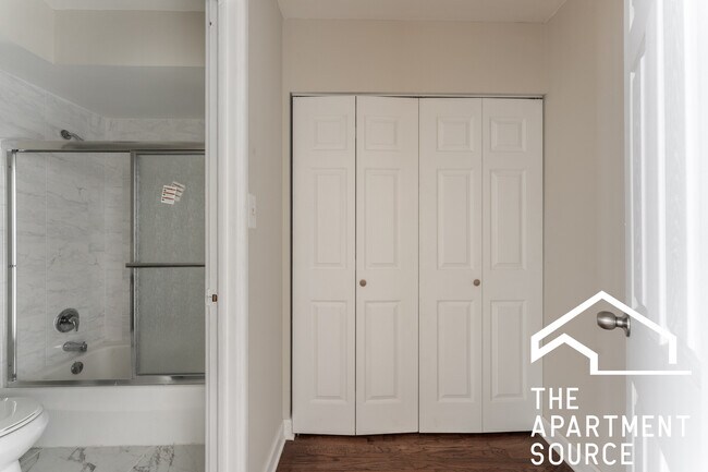 Photo - 5917 N Kenmore Ave Unidad 527