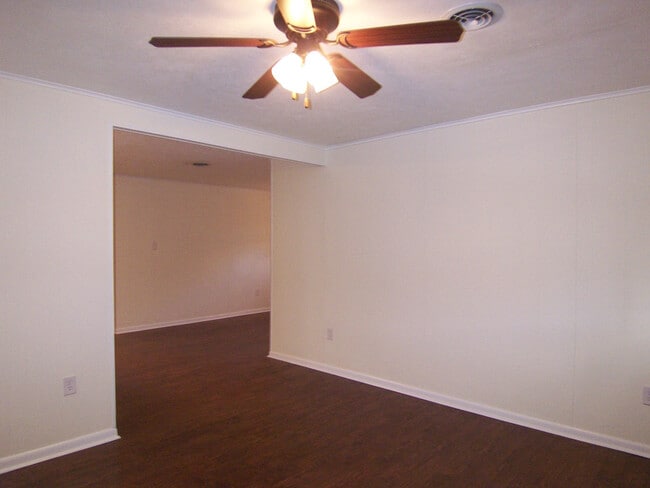 Building Photo - 6105 Shreveport Hwy