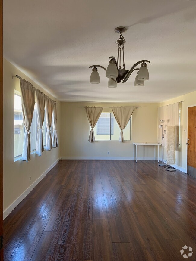 Building Photo - 1013 E Appleton St Unit #5 Rental
