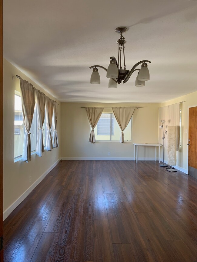 Building Photo - 1013 E Appleton St Unit #5 Rental
