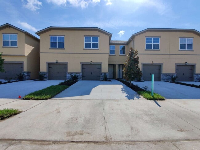 Photo - Beautiful 3-Bedroom Townhome in Gated Avea Pointe