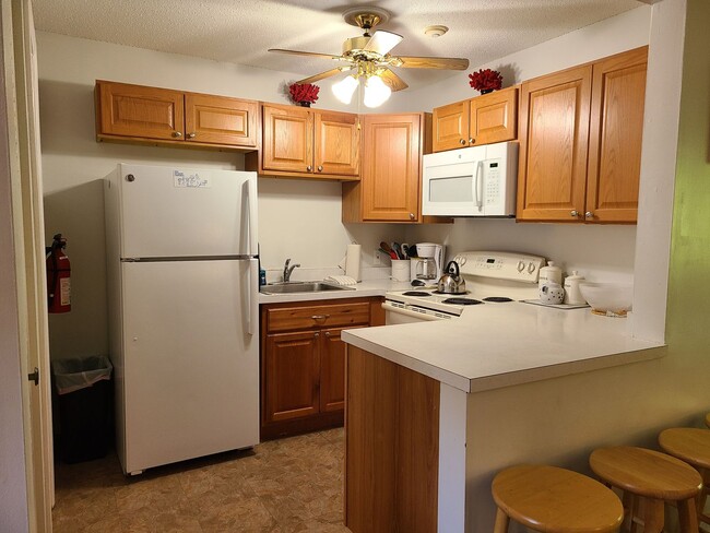 **WINTER RENTAL** 2 Bedroom Condo Near Wei... - **WINTER RENTAL** 2 Bedroom Condo Near Wei...