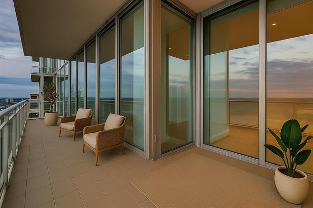 Photo - 2900 McKinnon St Unidad 2704