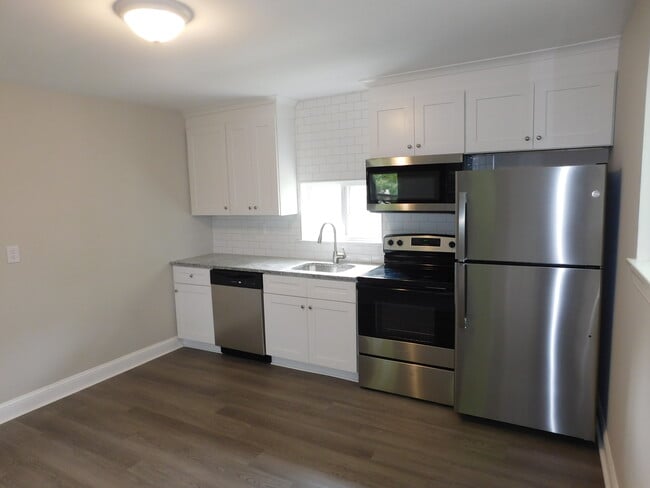 Photo - 320 Kalmia St