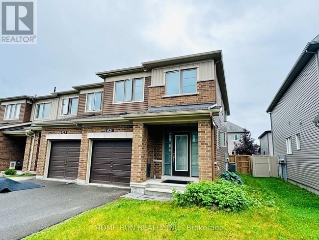 Photo - 621 Lauraleaf Cres