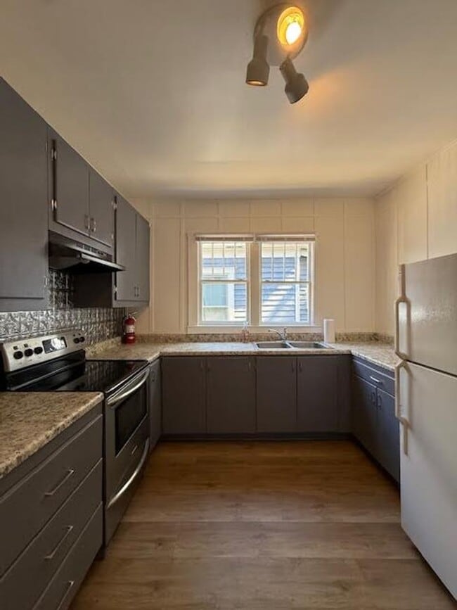 Photo - Charming Cottage in the trendy downtown area near Greenfield Lake Park