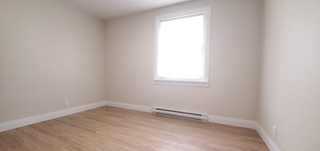 Photo - 368 Dufferin Av Unit A