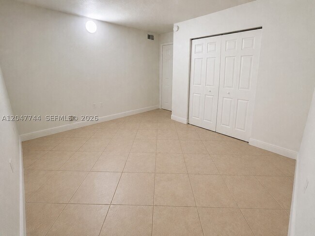 8601 SW 94th St Unit 105W