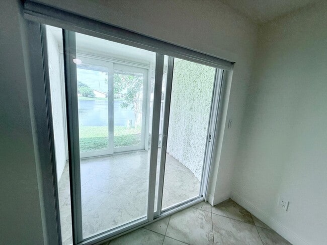 Photo - 34 Paxford Ln