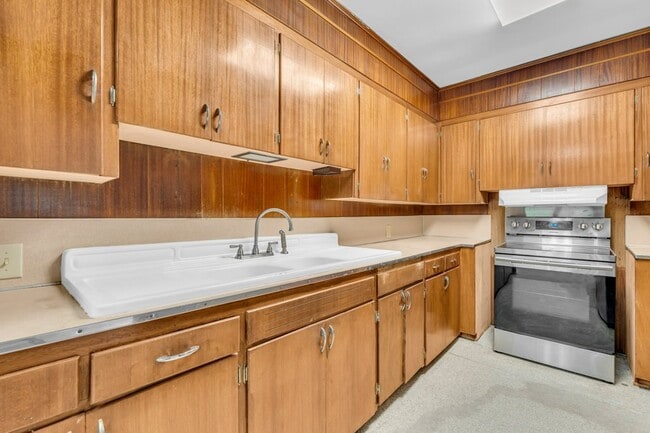 Photo - 905 8th Ave N