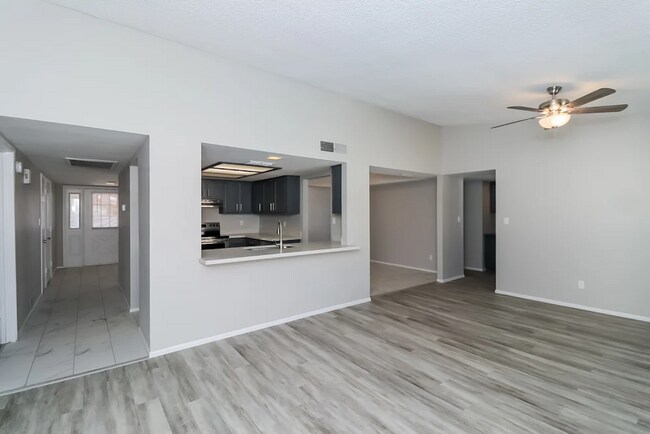 Photo - 1207 W Topeka Dr