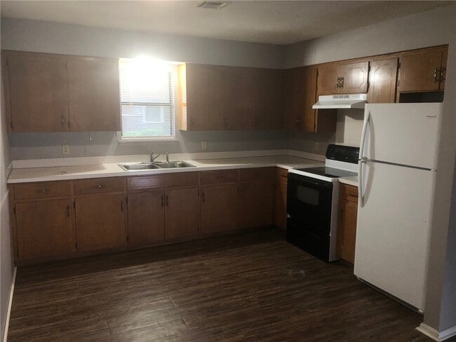 Photo - 302 E Benton St