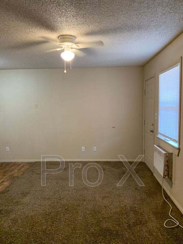 Photo - 930 N Goetz Blvd