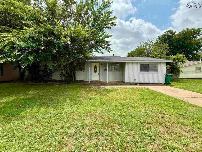Building Photo - 117 W Garden Dr Rental