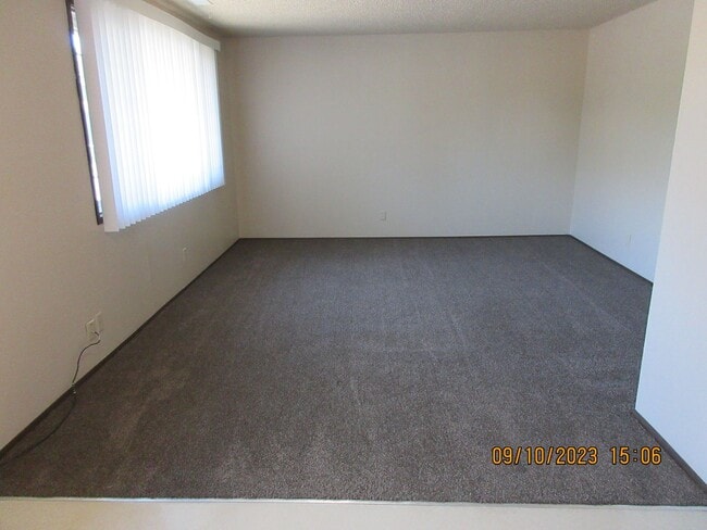 Photo - Spacious Triplex with washer/dryer