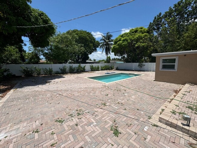 Photo - 330 Cypress Dr