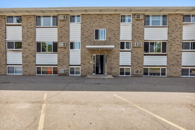 Photo - Skyline Apartments