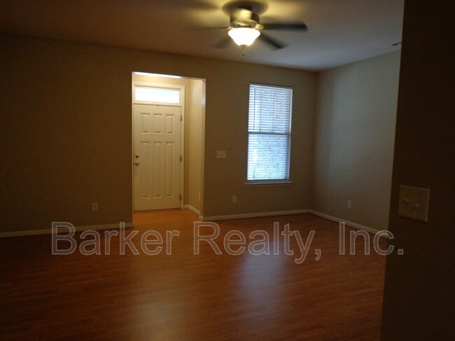 3018 Freeport Dr