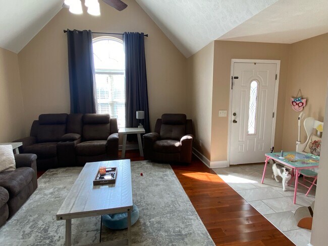 Photo - 122 Bluff View Dr