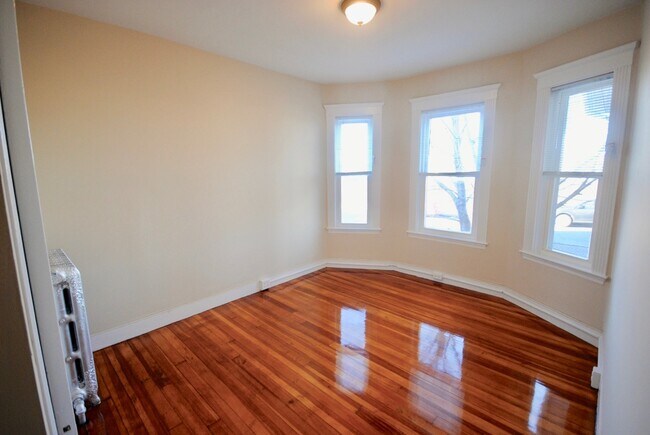 Photo - 139 E Cottage St Unit Amazing 4 bed/1.5 bath