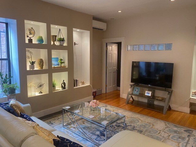 Photo - 1038 Beacon St Unidad 101