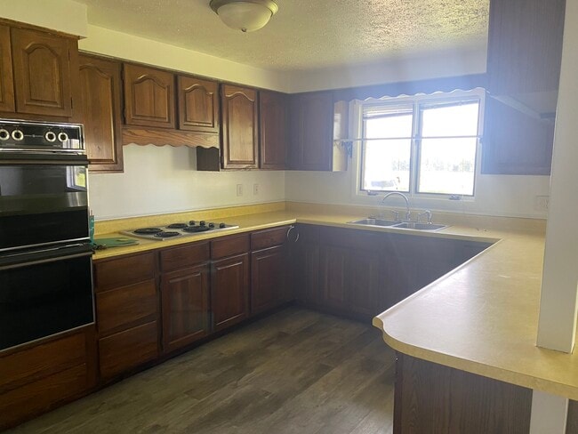 Photo - 11790 23 Mile Rd