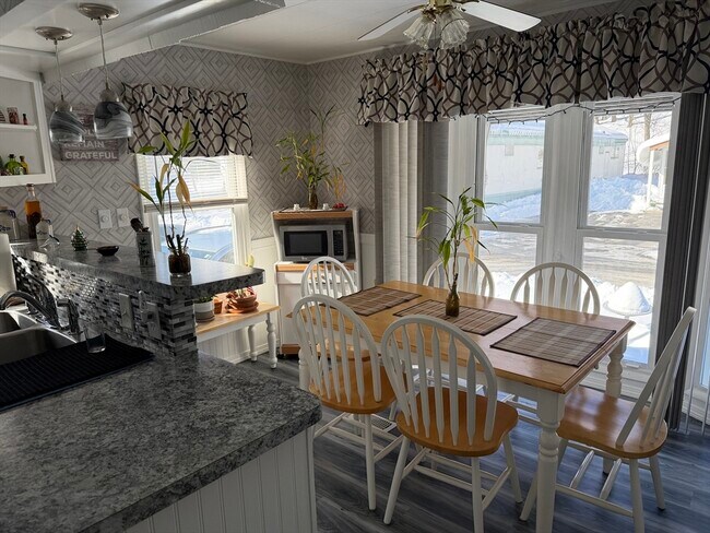 Photo - 100 Phelps St