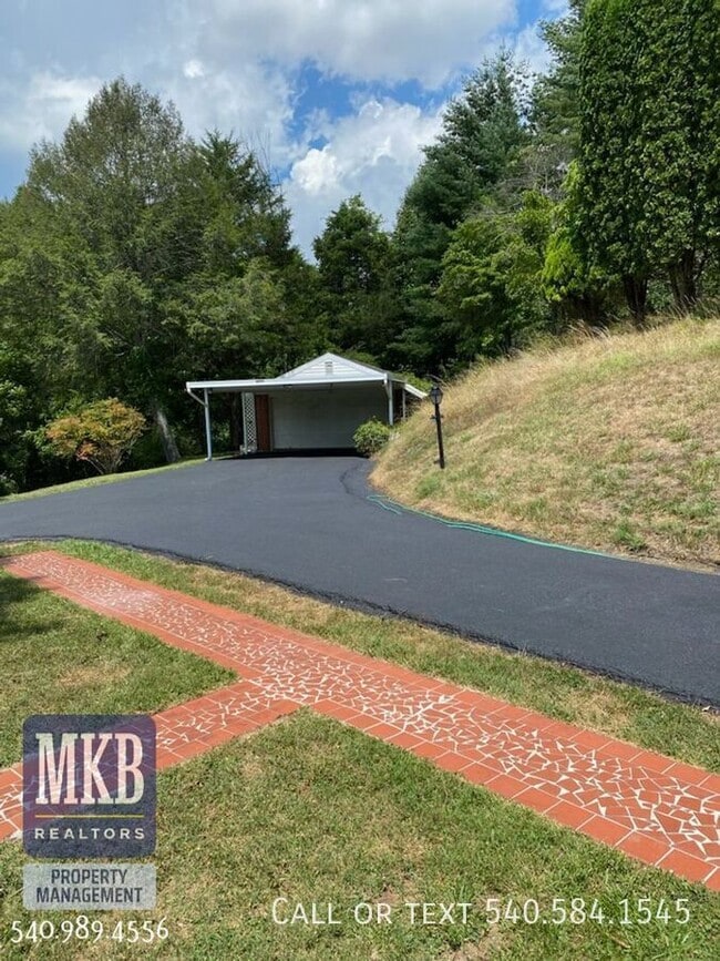 Photo - 6099 Franklin Rd