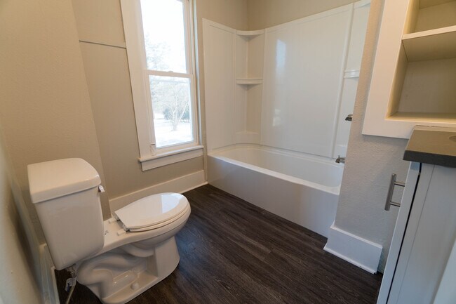 Photo - 2522 Iowa St