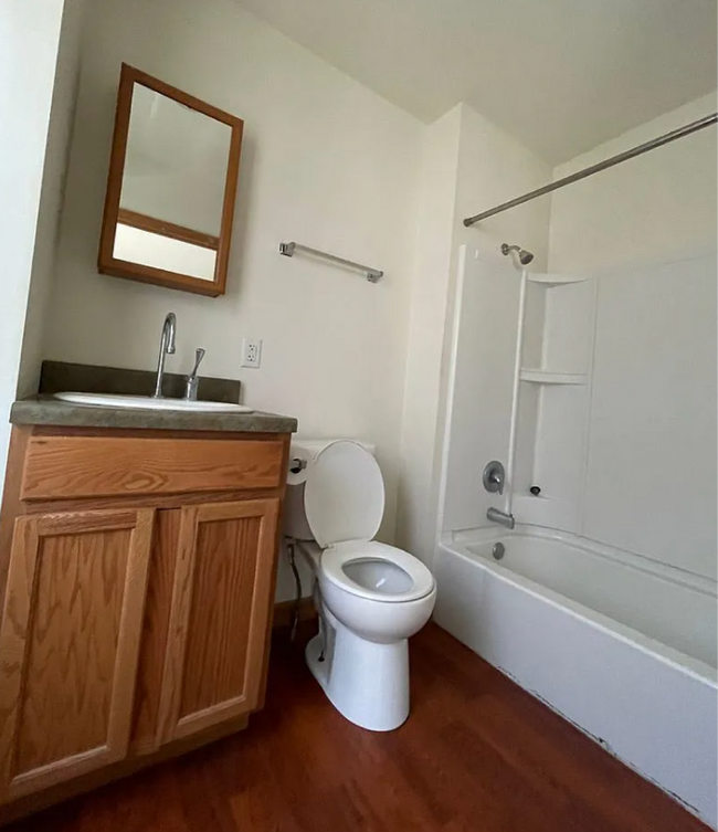 Photo - 922-924 Caledonia Street