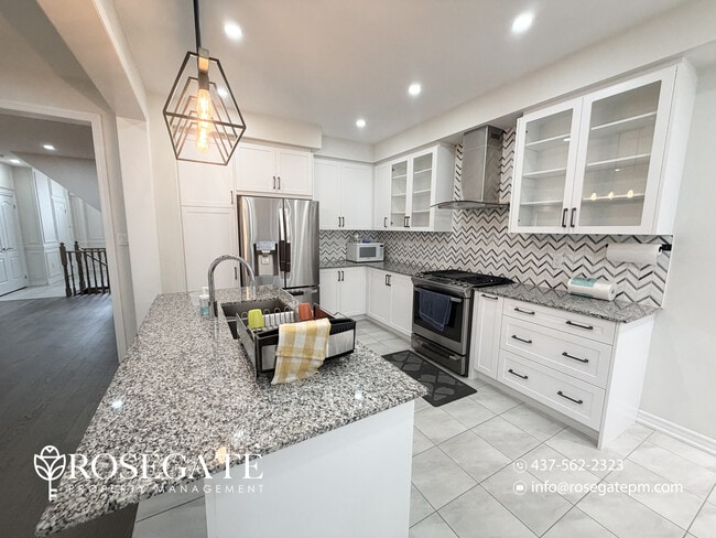 Building Photo - Spacious 4-Bedroom + Den Upper-Level Apartment with Garage & Backyard in Brampton Unit 1