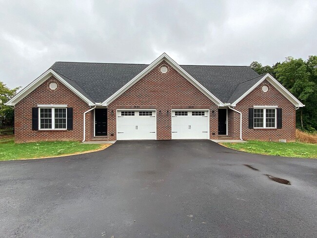 Pristine Duplex with Hardwood Floors and M... - Pristine Duplex with Hardwood Floors and M... House