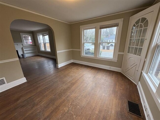 Photo - Quaint Brick Cottage w/Covered Parking