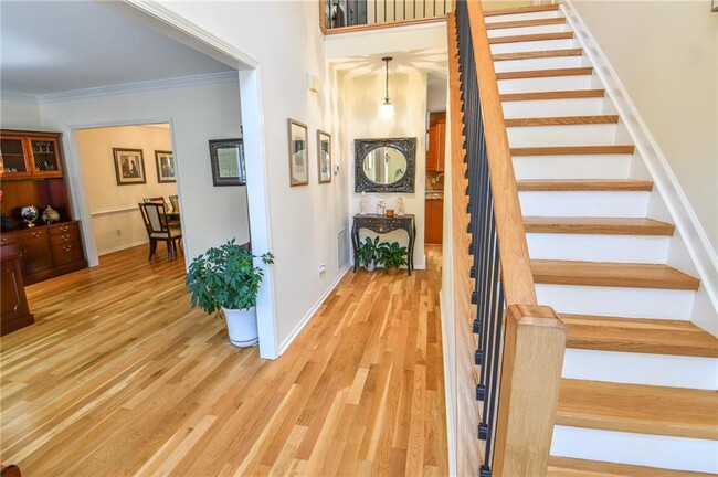 Photo - 1865 Oak Tree Hollow