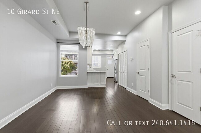 Photo - 10 Girard St NE
