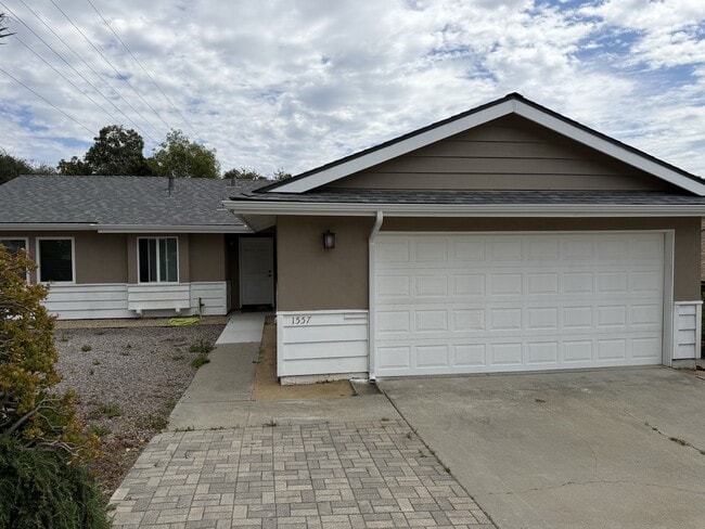 Building Photo - 1557 Southwood Dr