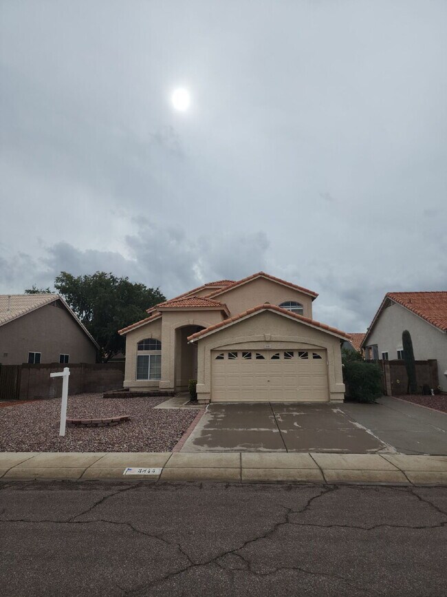 Photo - "Spacious 4-Bedroom Glendale Gem with Granite Elegance - 2018 Sq Ft of Comfort!"