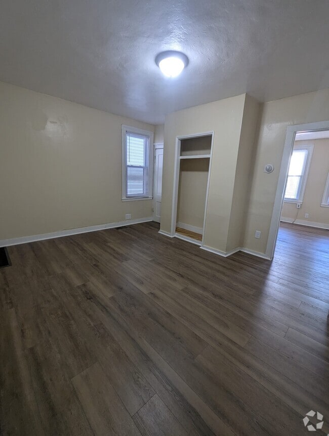Building Photo - 34 Hallock St Unit 1 Rental