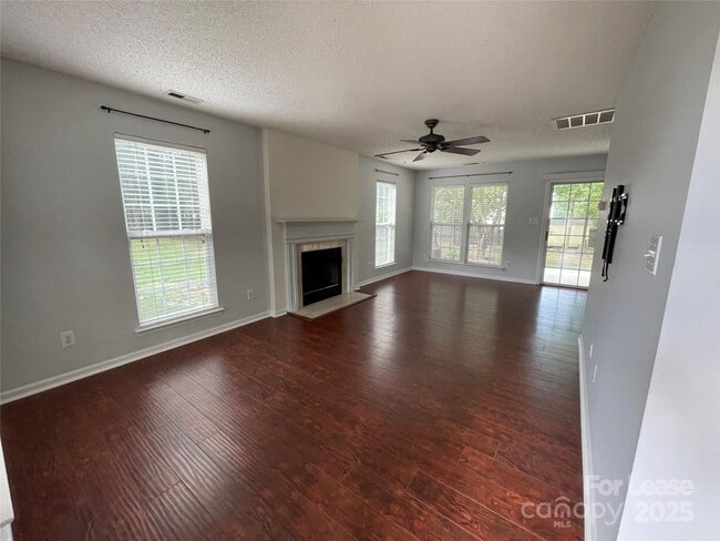 Photo - 4215 Suttle Pl